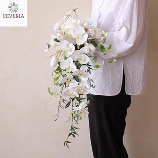 Bó hoa phong cách thác nước mô phỏng studio thác nước Hàn Quốc đám cưới cô dâu CEVERIA