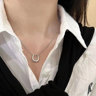 [Ưu đãi đặc biệt] Vòng cổ Mặt dây chuyền móng ngựa hình chữ U màu bạc Vòng cổ nữ 2025 Ánh sáng mới Thiết kế thích hợp sang trọng Phụ kiện dây chuyền xương đòn Đơn giản phù hợp với mọi trận đấu