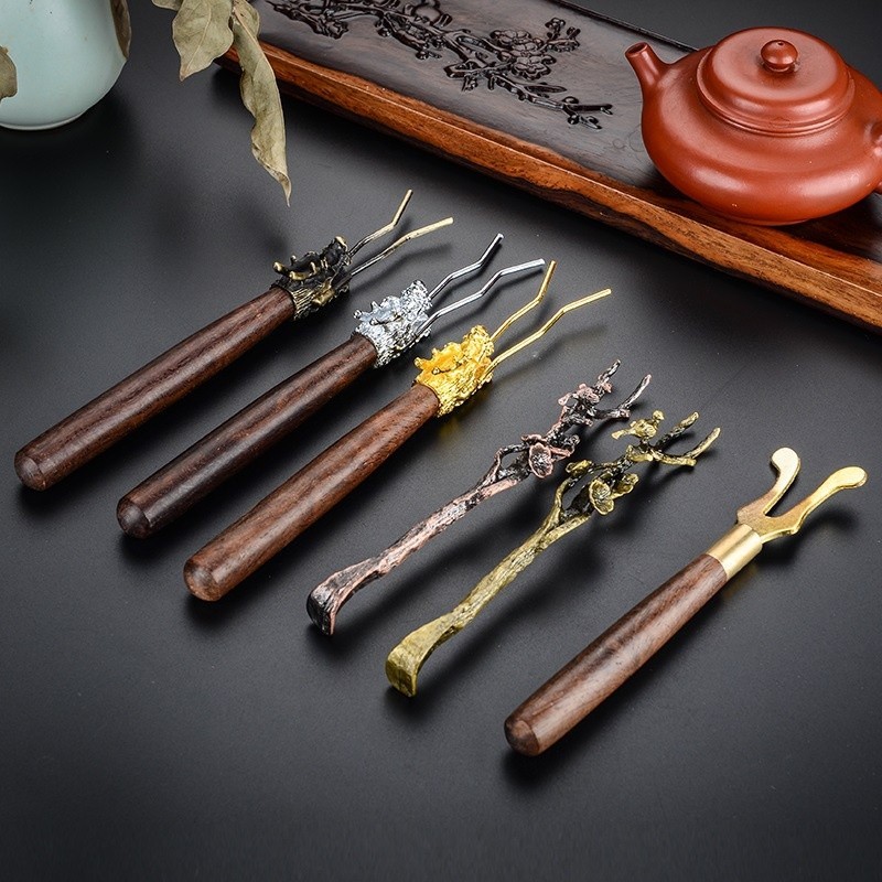 Cây mở nắp ấm tránh bỏng tay bằng đồng họa tiết rồng, cành hoa