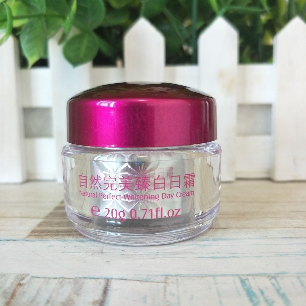 Bộ mỹ phẩm 5 mảnh làm trắng da hoàn hảo tự nhiên 3 + 2 màu đỏ trắng 25.3.9