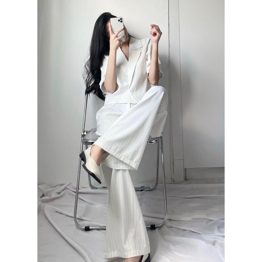 Set kẻ cati áo croptop cổ vest mix quần culottes vải trượt thái cực trendy A2160