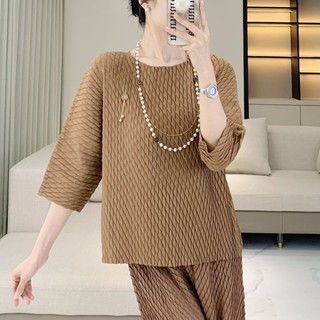 Miyake Xếp Ly Thiết Kế Cao Cấp Cảm Giác Thu Đông Phong Cách Mới Kim Cương Xếp Ly Thủ Công Ba Phần Tư Tay Cổ Tròn Tính Khí Áo Thun Màu Trơn