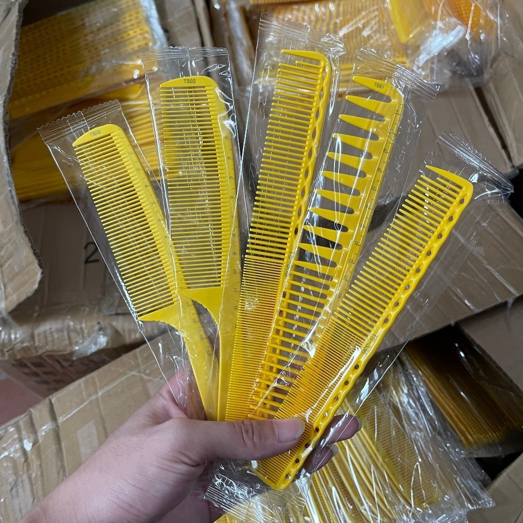 Ảnh Combo Bộ 5 Chiếc Lược Cắt Tóc Chuyên Nghiệp, Lược Chải Bám Tóc, Lược Tạo Kiểu Tóc - Akuma.vn 3
