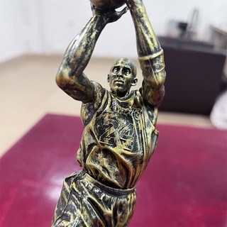 Siêu sao bóng rổ Kobe NBA Mamba tinh thần tượng đồng kết cấu mô hình trang trí
