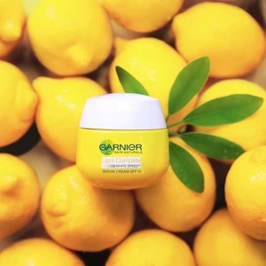 Garnier kem dưỡng da ban ngày màu vàng 50ml