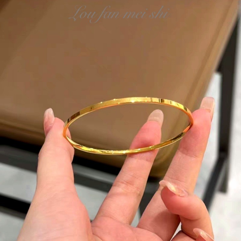 Khẩu độ 2mm Vòng tay đơn giản Thép titan Không phai Mạ 18K Kết cấu mịn