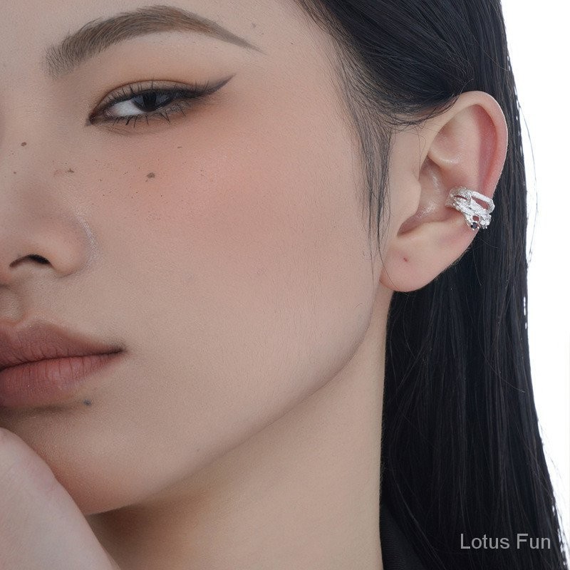E5135 Cảm giác thiết kế nhỏ S925 Bạc Đính Kim Cương Kết Cấu Rỗng Kẹp Tai Không Đều Phong Cách Không Xuyên Qua Tai Có Thể Đeo Phụ Kiện Thời Trang Độc Đáo Cho Nữ