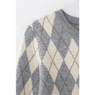Áo cardigan Zara made in Morocco ô kim cương xám đen và chân váy trơn cùng bộ