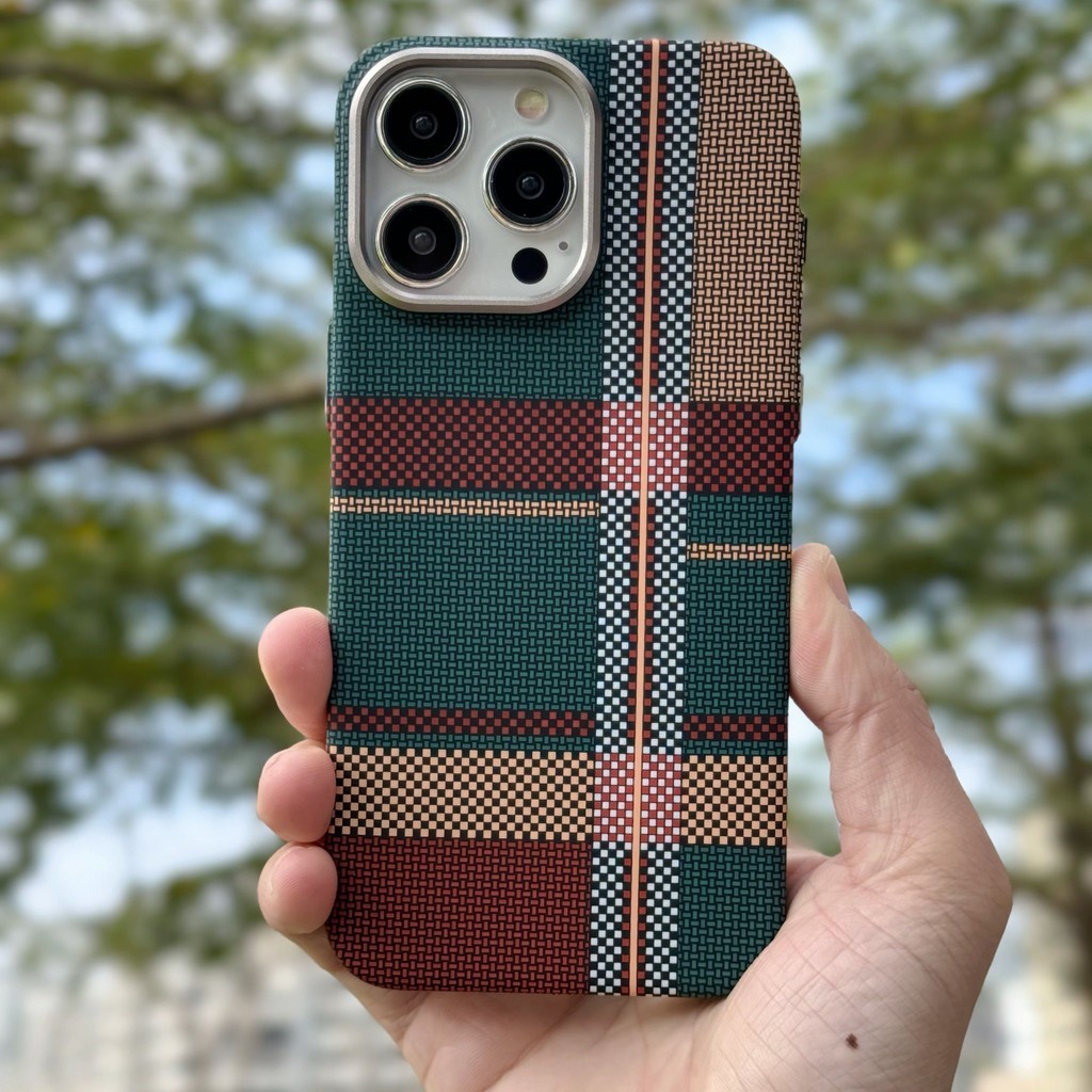 Ốp điện thoại mờ họa tiết sợi Carbon kẻ sọc mỏng từ tính cho iPhone 17 Pro Max / 16 Pro Max 16 Pro 16 15 Pro Max 14 Pro 13 12 Vỏ iPhone 12 Pro chống sốc