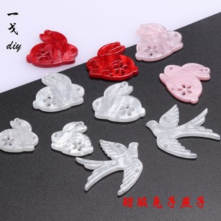 Kẹp tóc tùy chỉnh từ acetate trắng, thiết kế thỏ nhỏ tinh tế, phong cách cổ điển với tua rua handmade.