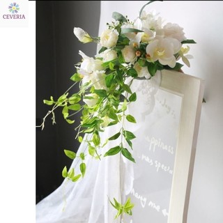 Bó hoa phong cách thác nước mô phỏng studio thác nước Hàn Quốc đám cưới cô dâu CEVERIA