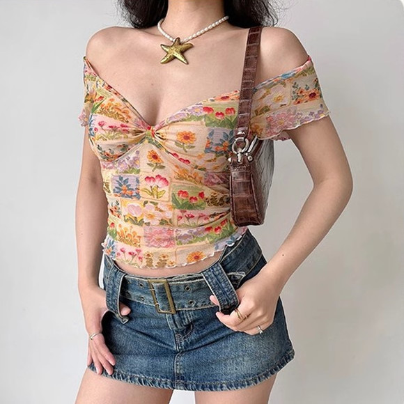 Áo phông cộc tay cổ chữ V hoa nhí phong cách ins Tranh sơn dầu cổ điển Áo Hot Girl thuần dục kiểu Mỹ mẫu mới mùa hè sành điệu