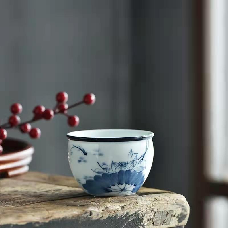 Chén Sứ Cảnh Đức Vẽ Tay Thưởng Trà Họa Tiết Sơn Thủy, Hoa Sen (Chén Chủ Dung Tích 130 ml)