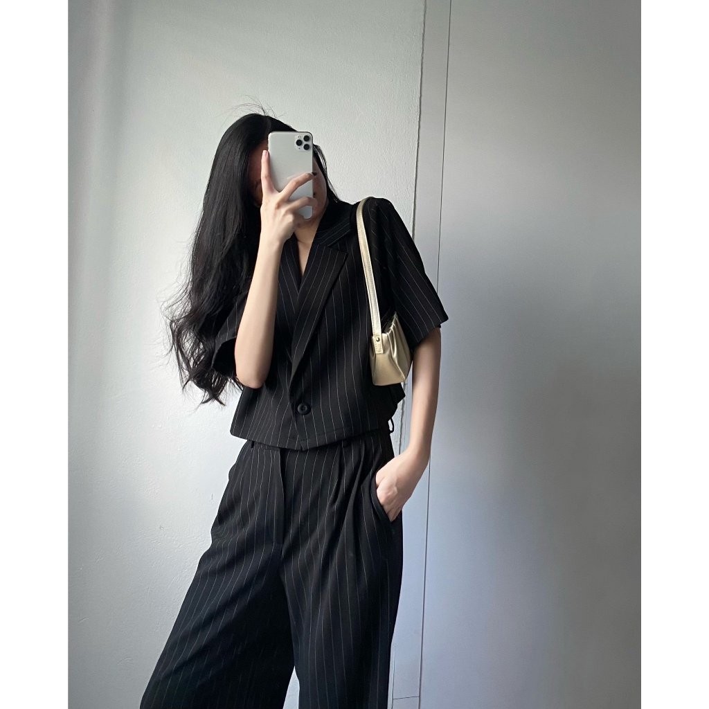 Set kẻ cati áo croptop cổ vest mix quần culottes vải trượt thái cực trendy A2160