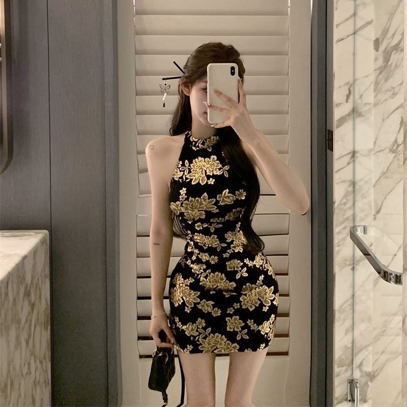 Đầm Retro Màu Đen Mạ Vàng Dây Cổ Ngắn Váy Hông Hẹp
