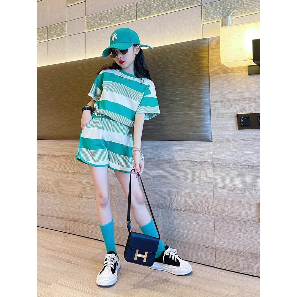 Bộ đồ thể thao mùa hè cho bé gái Kích thước 120-170 Thời trang thời trang bé gái sọc ngắn tay dáng rộng giữa lớn cho trẻ em Quần Short mùa hè Bộ đồ hai mảnh 6NLU