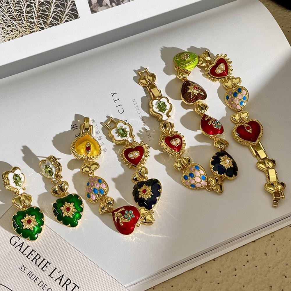 Vòng cổ SAIA Vintage với họa tiết khắc nghệ thuật nhiều màu sắc, phù hợp phong cách retro và thời trung cổ