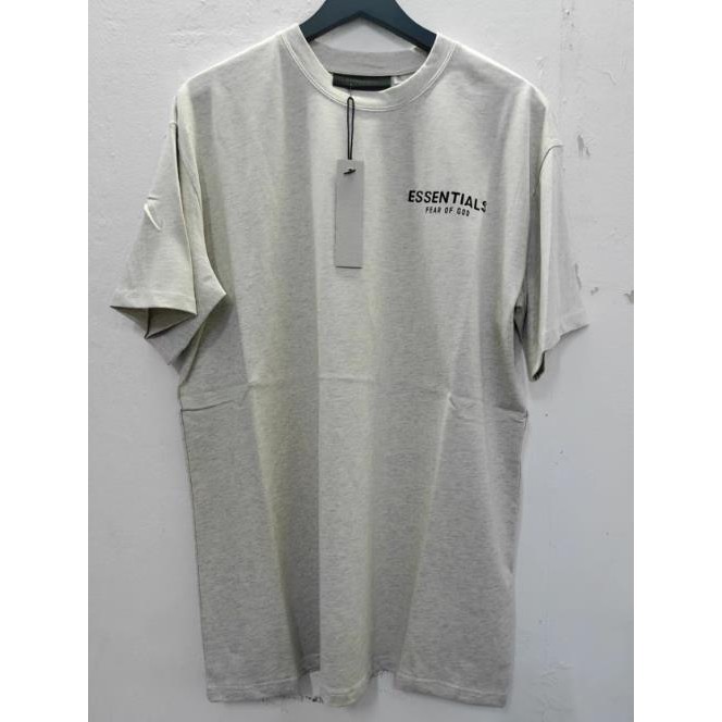 Áo thun ngắn tay từ vải cotton nguyên chất, dáng rộng vừa vặn, phù hợp cho mọi ngày