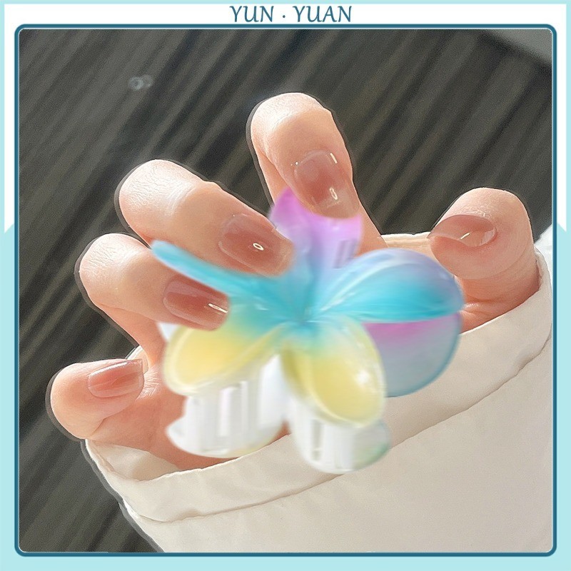 [Yunyuan] Kẹp hoa sứ màu lớn màu ngọc trai cho bé gái Màu chuyển màu mờ ba chiều Kẹp tóc hoa sứ phía sau đầu Kẹp tóc cá mập Phụ kiện tóc