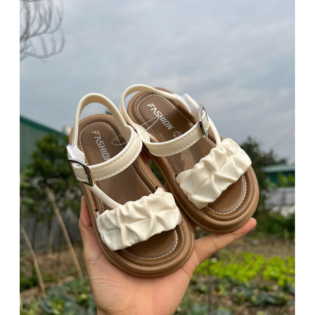 ( hàng sẵn ) sandal bé gái nhựa thơm đi mưa đi biển mùa hè đế chống trượt quai chéo êm chân mẫu mới QC 2233 ( ảnh thật )