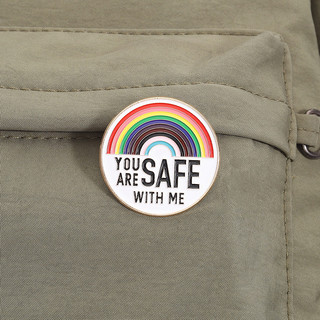 'Bạn An toàn với tôi 'LGBT Rainbow Men Trâm Cài Cá Tính Sáng Tạo Vòng Kim Loại Huy Hiệu Pin Ba Lô Phụ Kiện Quần Áo Quà Tặng Cho Bạn Bè