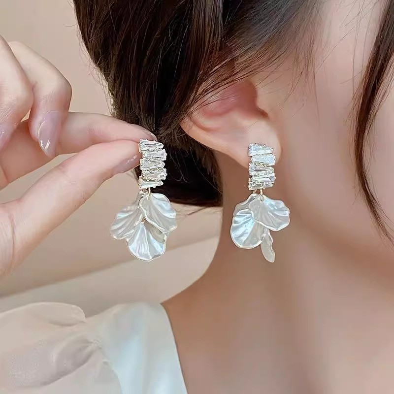 Bông tai hoa ngọc trai cao cấp kiểu Pháp 2024 - Thiết kế thanh lịch và sang trọng