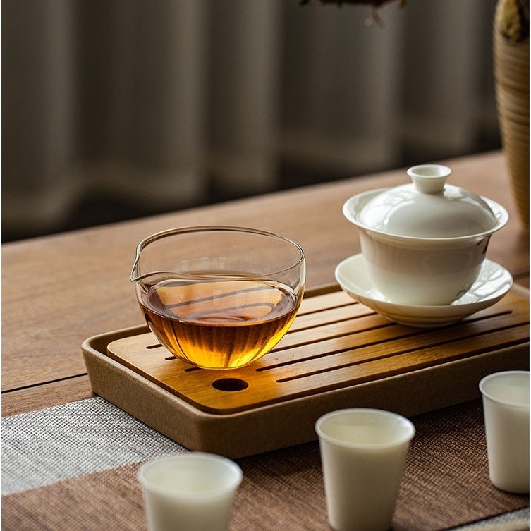 Tống Chuyên Trà Thủy Tinh Hình Bán Nguyệt Dung Tích 240 ml