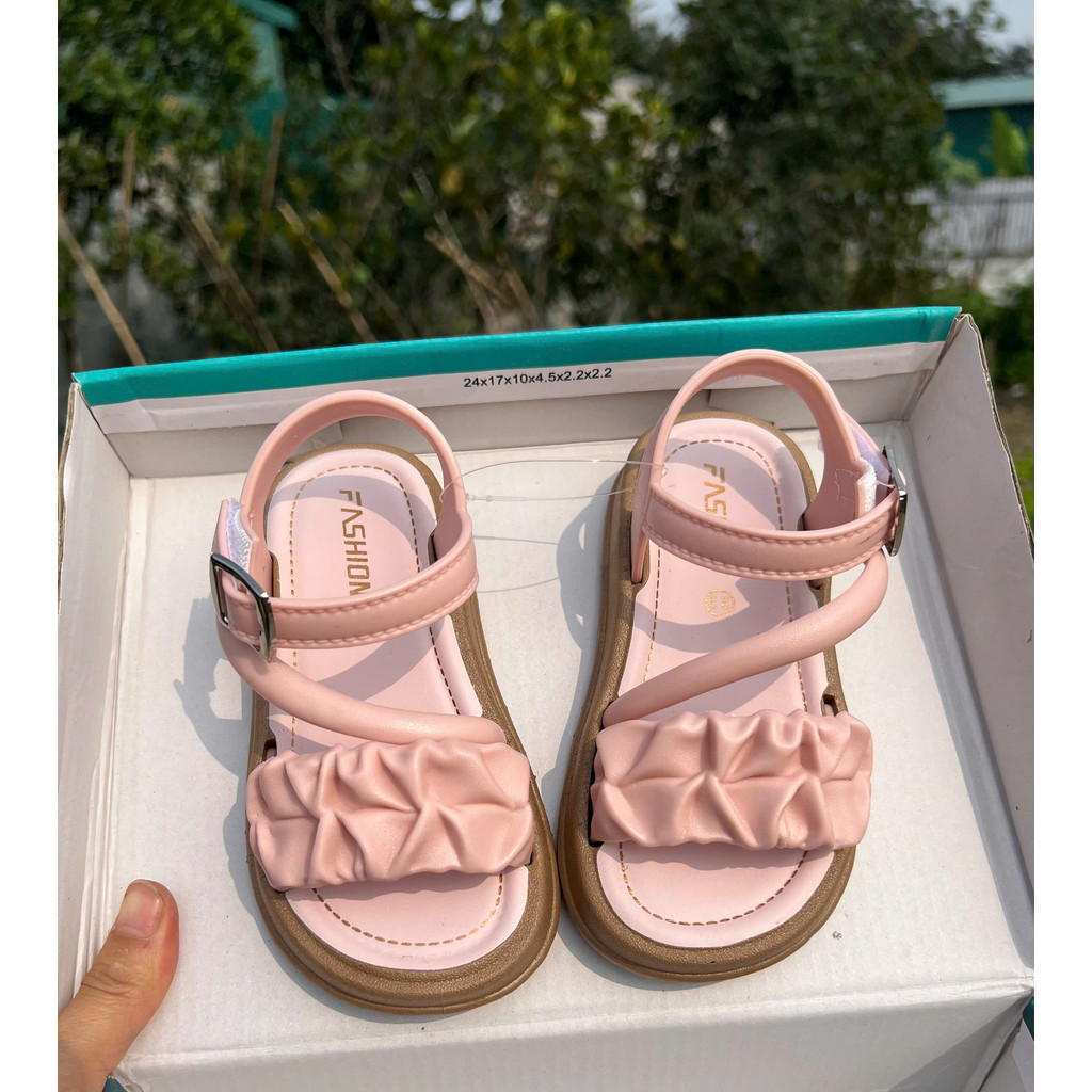 ( hàng sẵn ) sandal bé gái nhựa thơm đi mưa đi biển mùa hè đế chống trượt quai chéo êm chân mẫu mới QC 2233 ( ảnh thật )