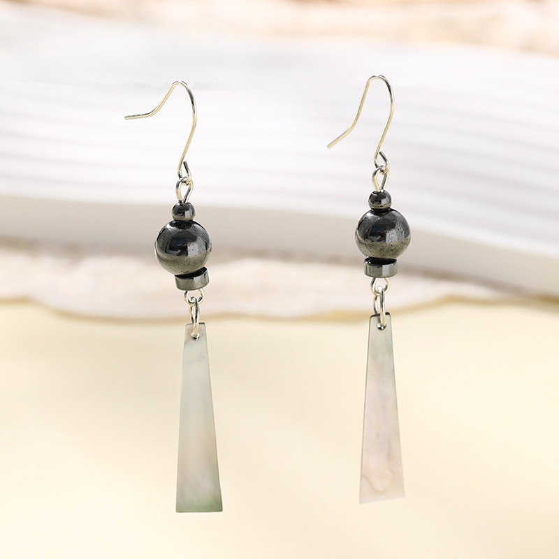 ❣️Ngoại trừ Wushan ~ Bông tai Hanfu Retro Niche Đá tự nhiên Vỏ bướm đen Bông tai cao cấp lạnh