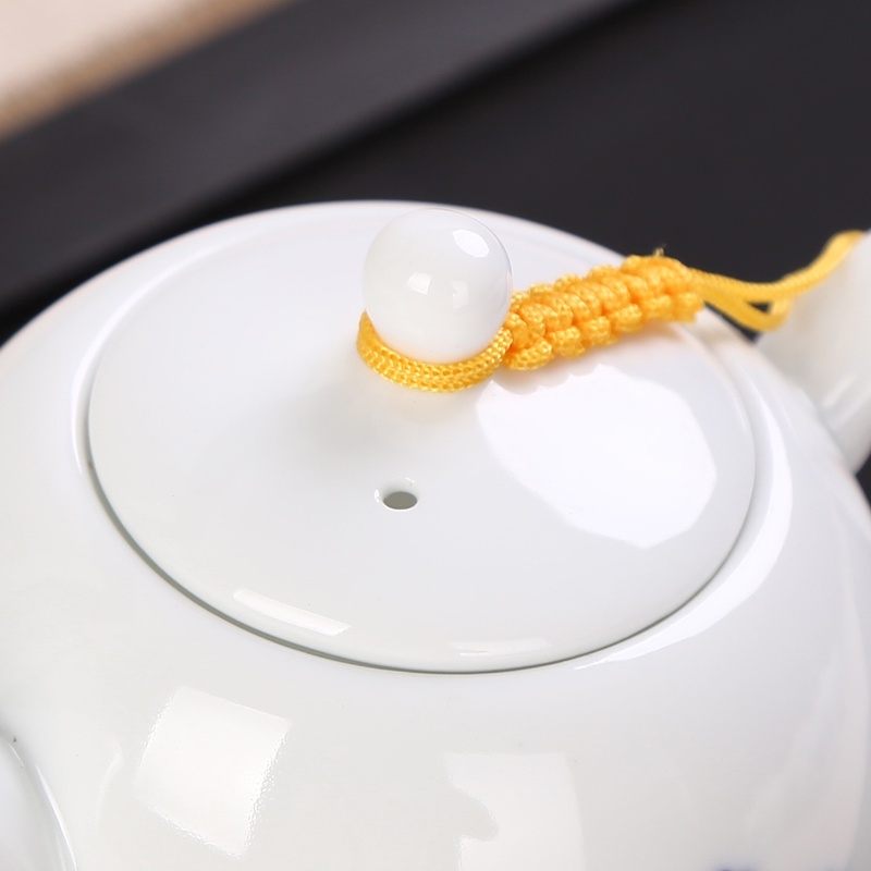 Ấm Sứ Cảnh Đức Vẽ Tay Họa Tiết Đẹp Mắt 220 ml (Sứ trắng bạch định thấu quang)