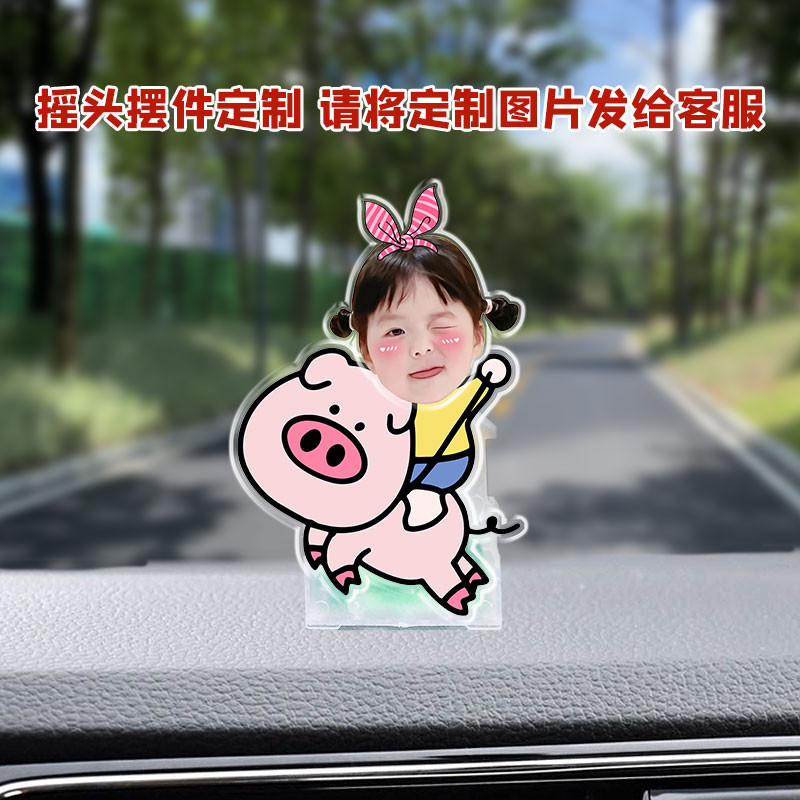 Standee Lắc Đầu Gia Đình 3 người in theo yêu cầu Để Bàn Trang Trí, ghép mặt theo yêu cầu