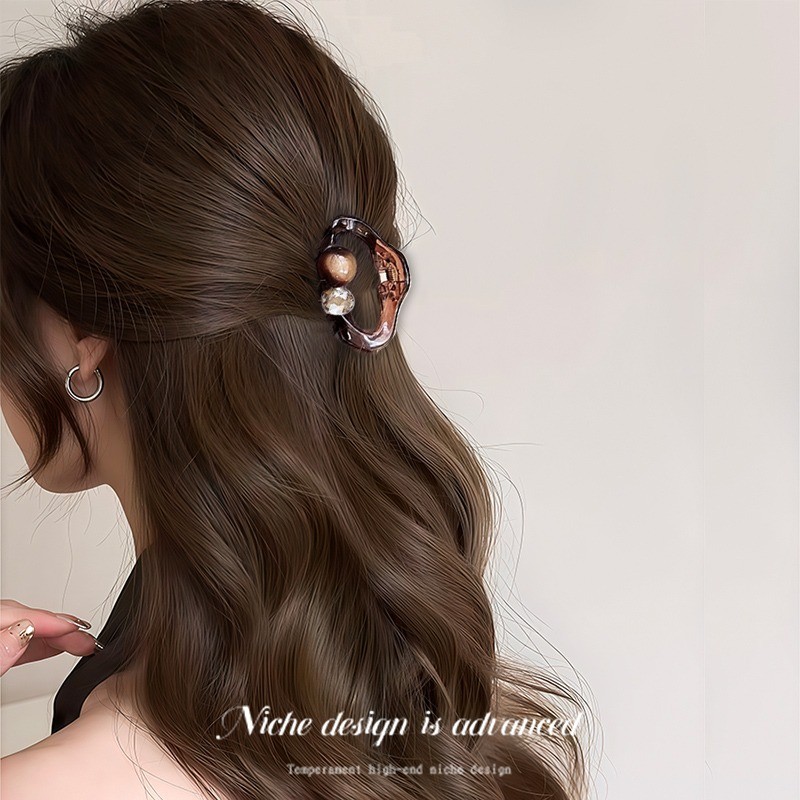 Kẹp tóc nữ đơn giản với thiết kế mới, phù hợp xu hướng Hàn Quốc