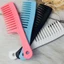 Lược chải tóc xoăn, tóc rối răng thưa nhiều màu sắc được chọn 24x6.5cm