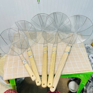 Vợt Vòng Inox Cán Gỗ Lớn nhiều Size, Vợt lưới vớt thức ăn chiên ráo dầu cán gổ tự nhiên  - Phương Trang