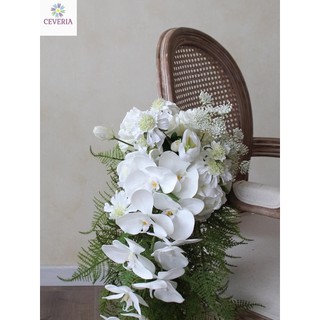 Bó hoa cưới cầm tay cô dâu từ thác đổ dáng dài phối hoa lan, dương xỉ, hồi hương và tulip nhân tạo CEVERIA