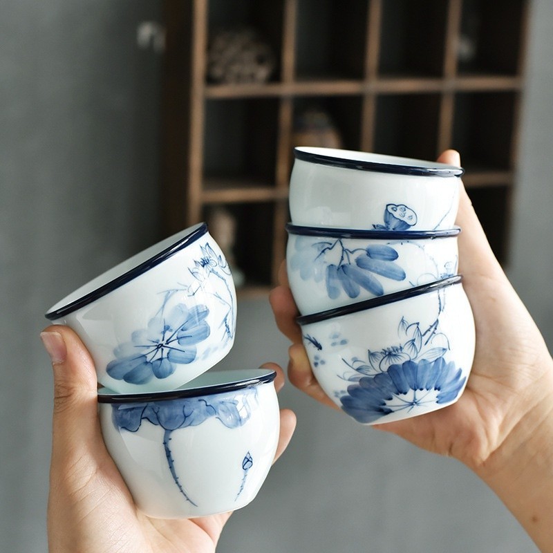 Chén Sứ Cảnh Đức Vẽ Tay Thưởng Trà Họa Tiết Sơn Thủy, Hoa Sen (Chén Chủ Dung Tích 130 ml)