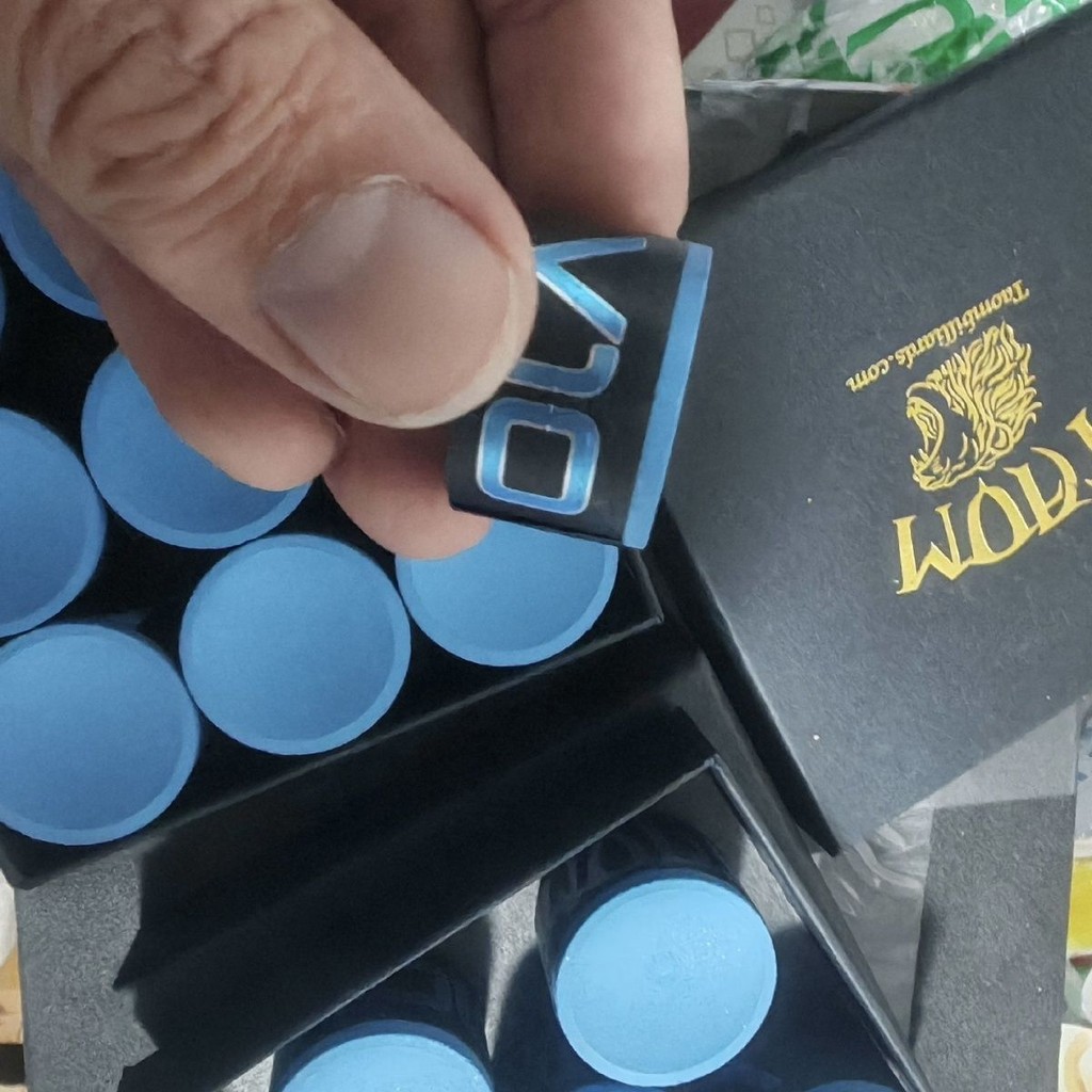 Bột sô cô la Tam v10 Bột sô cô la Taom Tròn Dầu trung tính Bi-a Cue Chuyên nghiệp Snooker Vừa Tám