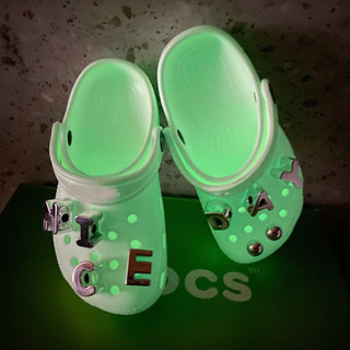 Dép sục classic phát quang chính hãng, sục classic đi trong tối phát sáng chính hãng, tặng kèm charm sticker cho bé