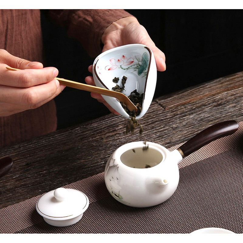 Cung Nhãn Trà, Dụng Cụ Lấy Trà Bằng Sứ (Dụng Cụ Pha Trà Đạo)