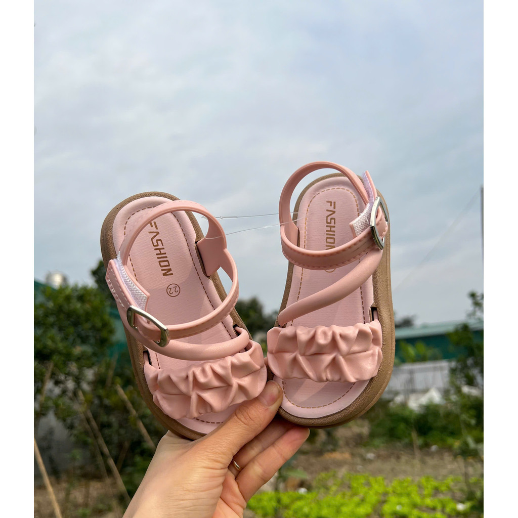 ( hàng sẵn ) sandal bé gái nhựa thơm đi mưa đi biển mùa hè đế chống trượt quai chéo êm chân mẫu mới QC 2233 ( ảnh thật )