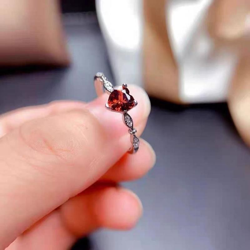Nhẫn Garnet tự nhiên màu đỏ Nhẫn bạc mở tính khí nữ
