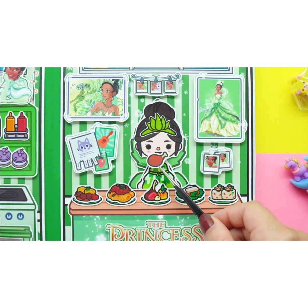 Đồ chơi giấy ngồi nhà búp bê bằng giấy tocaboca life word Princess Tiana Quiet Book