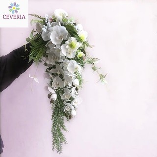 Hoa cưới cầm tay cô dâu phong cách retro Hàn Quốc chụp ảnh dáng thác đổ trắng xanh tao nhã CEVERIA