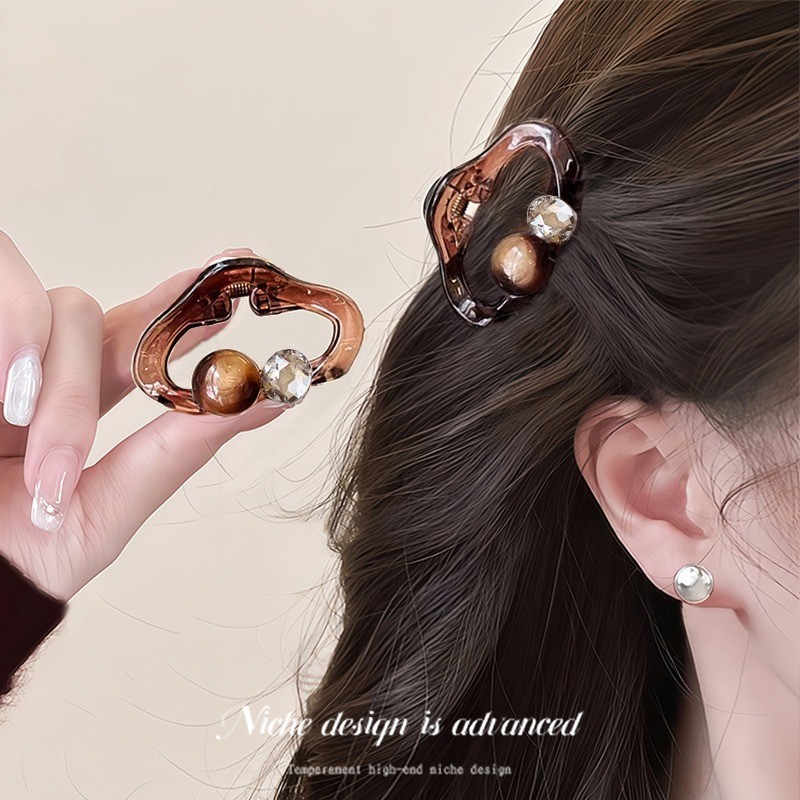 Kẹp tóc nữ đơn giản với thiết kế mới, phù hợp xu hướng Hàn Quốc