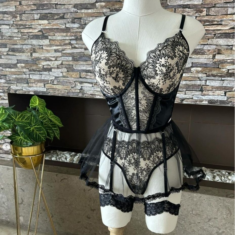 Châu Âu Mỹ Mới Phong Cách Nhẹ Ren Đen Phối Cảnh Khâu Garter Thắt Lưng Xương Cá Xuyên Biên Giới Gợi Cảm Bộ Bốn Mảnh
