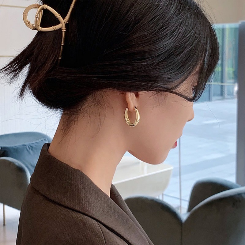 Bông Tai Vàng Nhẹ Nhàng, Thanh Lịch và Sang Trọng