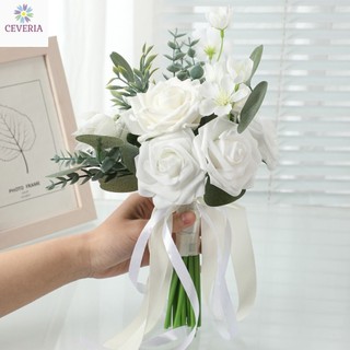 Bó hoa cưới cầm tay cô dâu từ hoa lụa và lá táo xanh CEVERIA