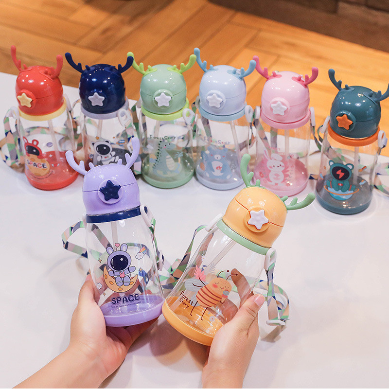 【SKISOPGO】chai nước trẻ em Bình nước rơm trẻ em Cốc rơm dung tích lớn  600ML Cốc ống hút nhựa hoạt hình