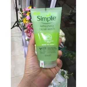 Sữa rửa mặt Simple cho da nhạy cảm 150ml