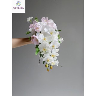 Bó hoa  cưới cầm tay cô dâu dáng thác đổ hoa lan và tulip màu trắng hồng CEVERIA
